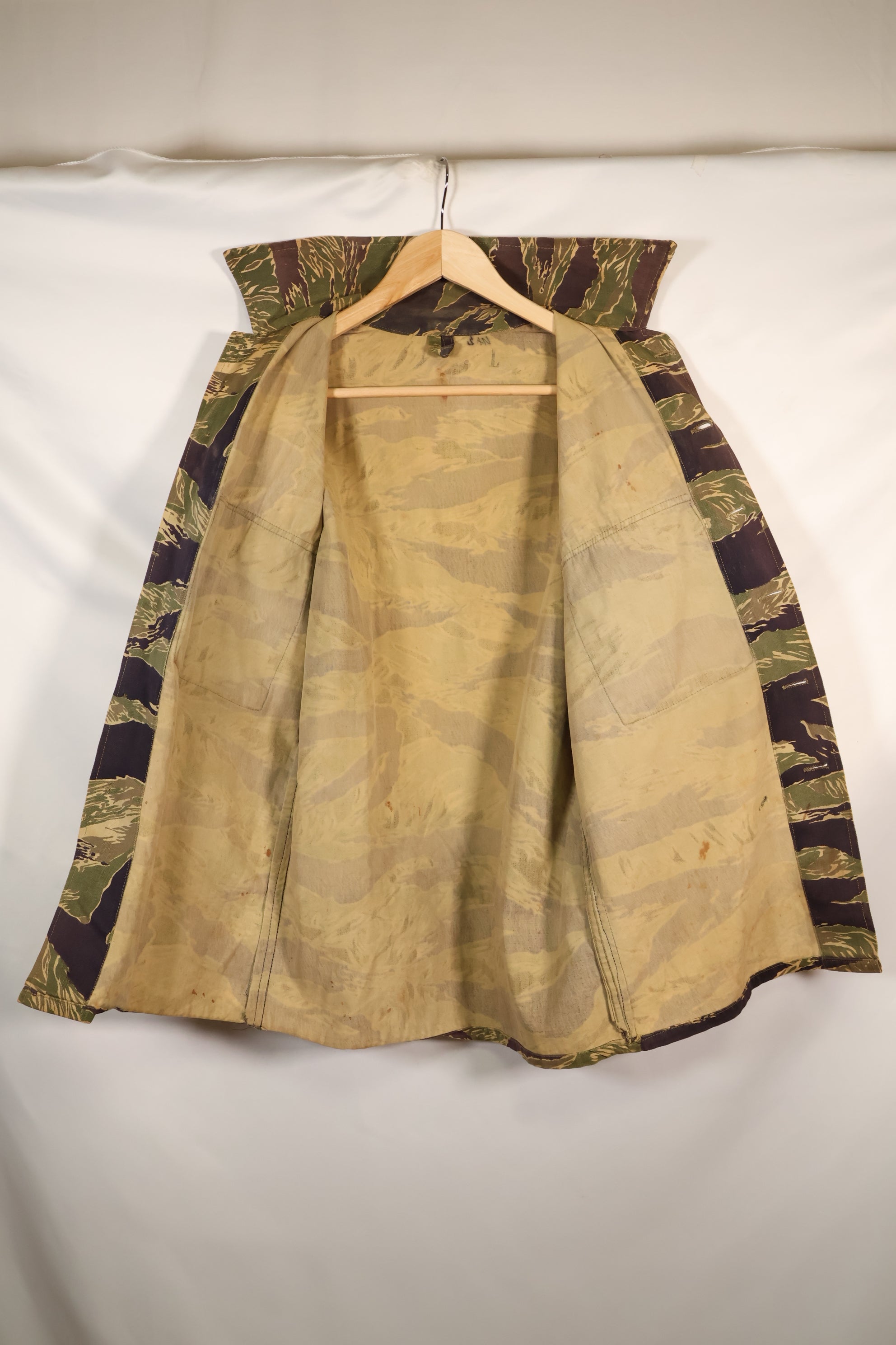 ช่วงกลางทศวรรษ 1960 สไตล์อเมริกันขนาดใหญ่ ลายเสือโอกินาวา เสื้อเชิ้ต ลายเสือ สีซีด สินค้ามือสอง