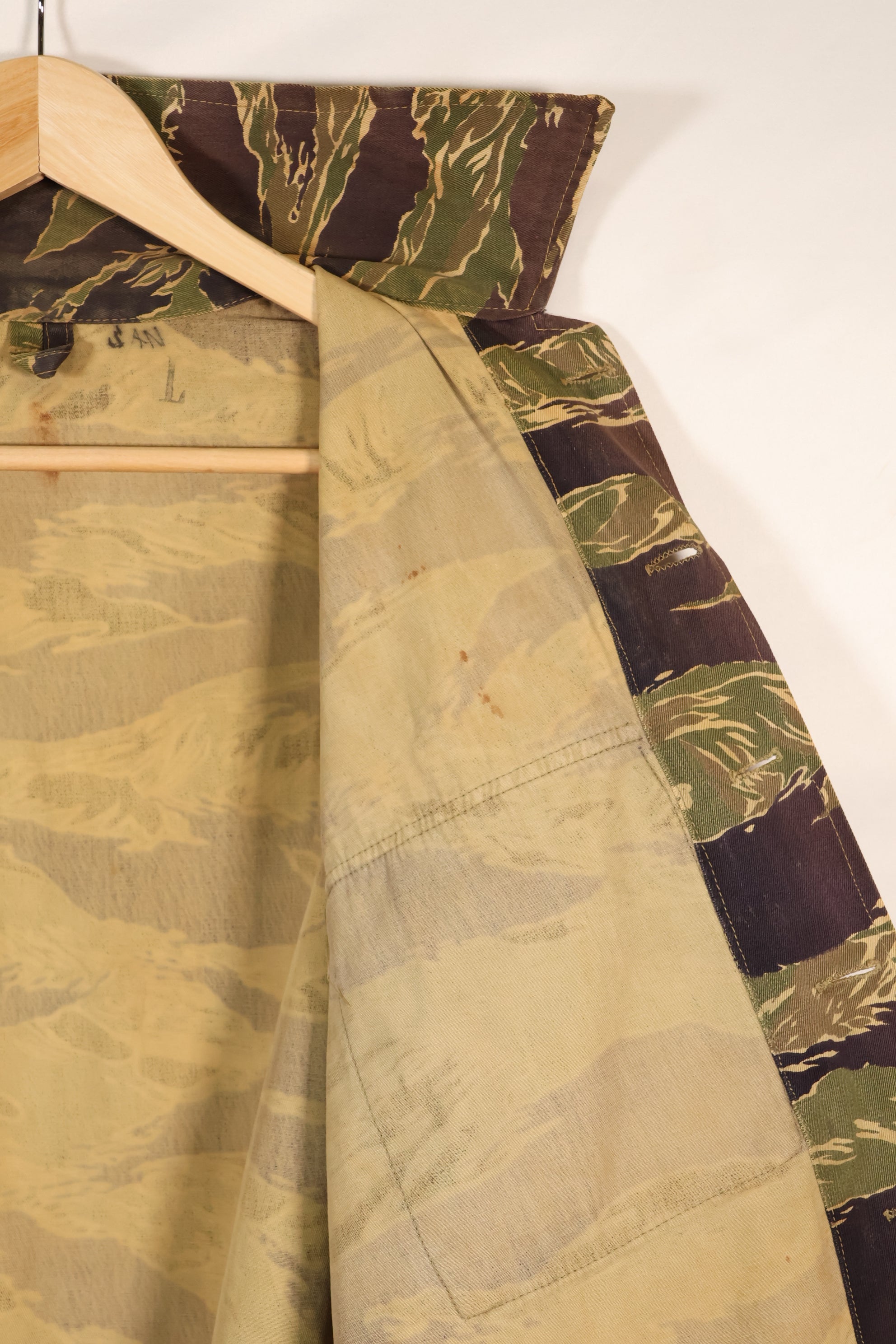 ช่วงกลางทศวรรษ 1960 สไตล์อเมริกันขนาดใหญ่ ลายเสือโอกินาวา เสื้อเชิ้ต ลายเสือ สีซีด สินค้ามือสอง