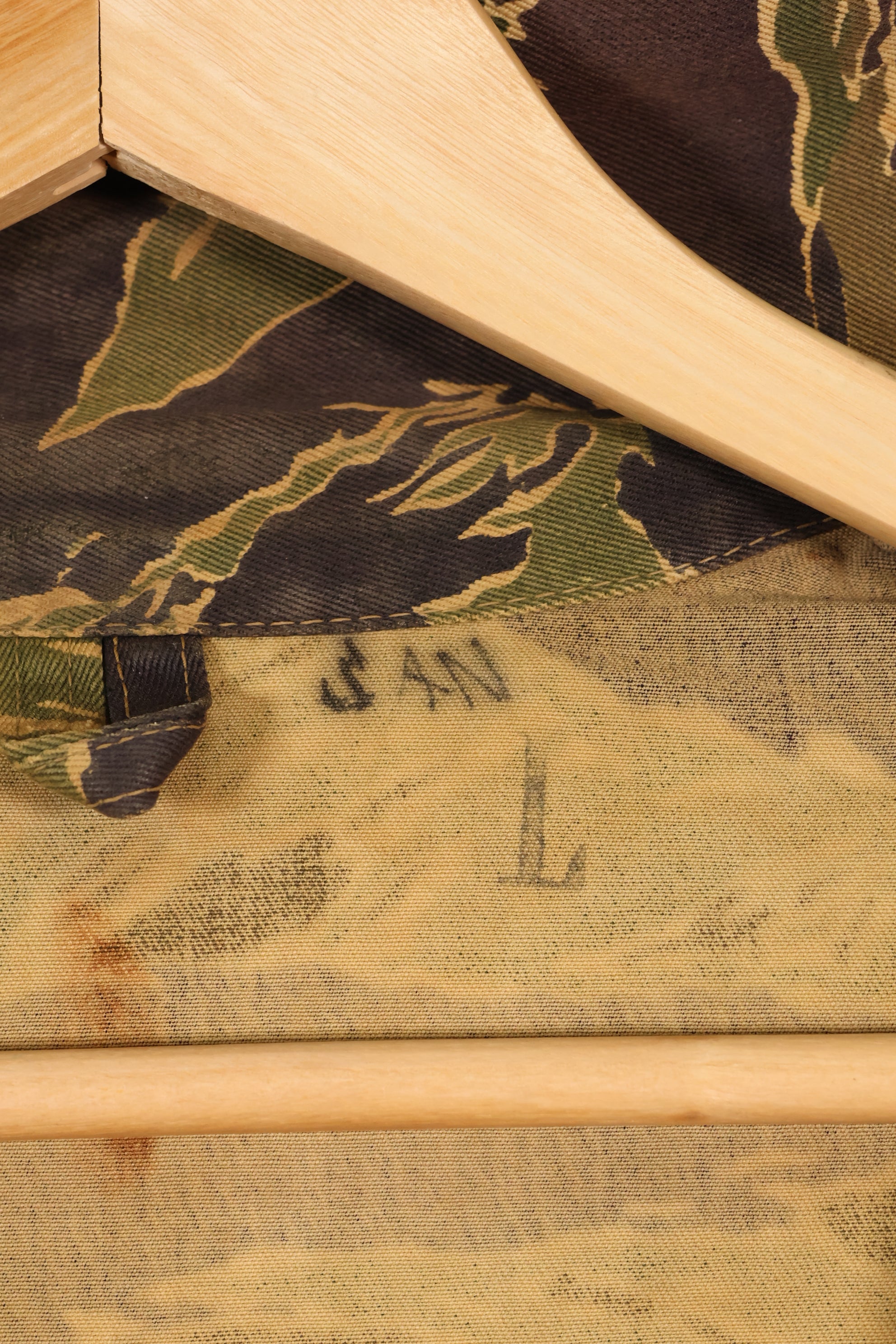 ช่วงกลางทศวรรษ 1960 สไตล์อเมริกันขนาดใหญ่ ลายเสือโอกินาวา เสื้อเชิ้ต ลายเสือ สีซีด สินค้ามือสอง