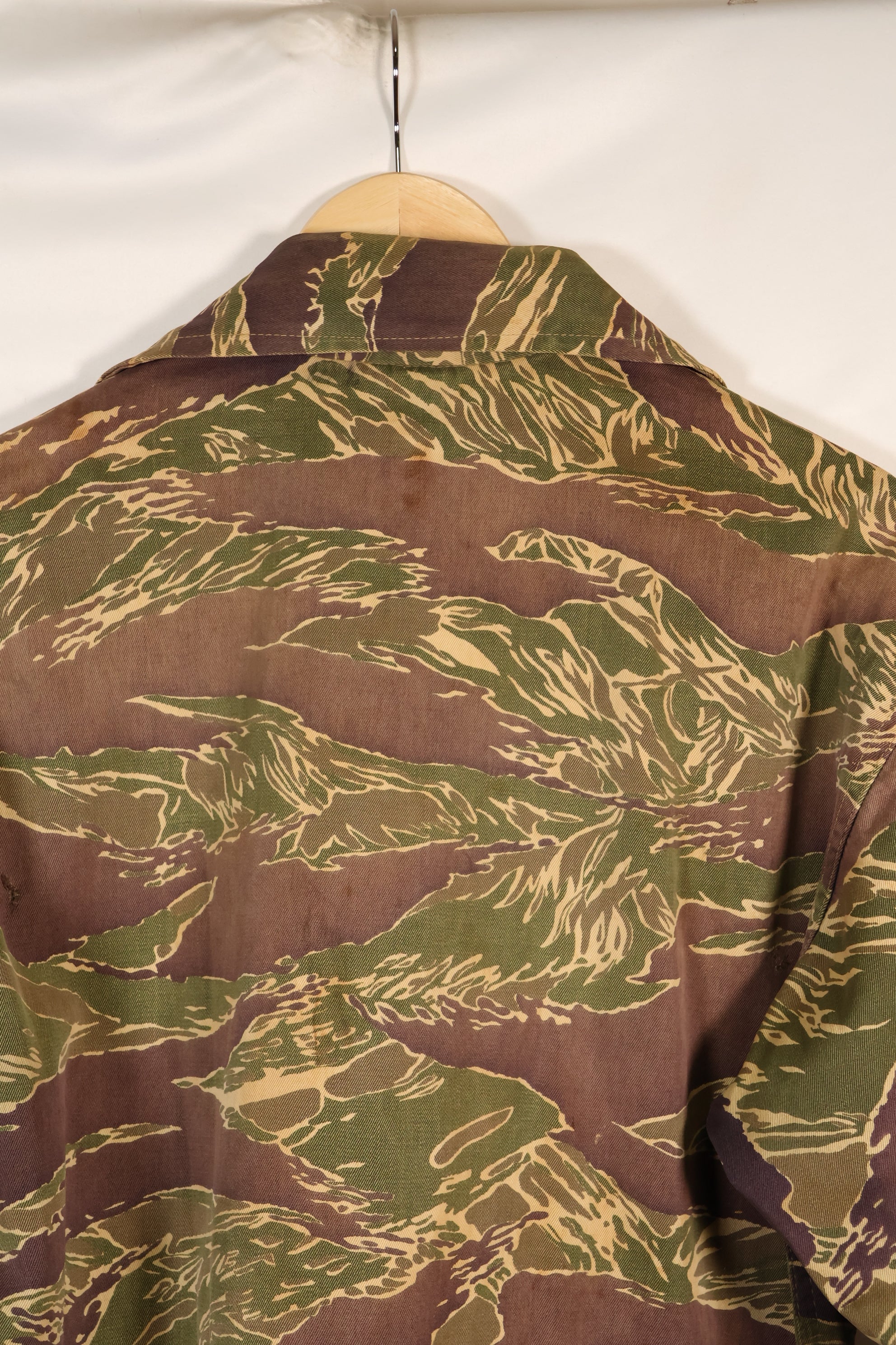 ช่วงกลางทศวรรษ 1960 สไตล์อเมริกันขนาดใหญ่ ลายเสือโอกินาวา เสื้อเชิ้ต ลายเสือ สีซีด สินค้ามือสอง