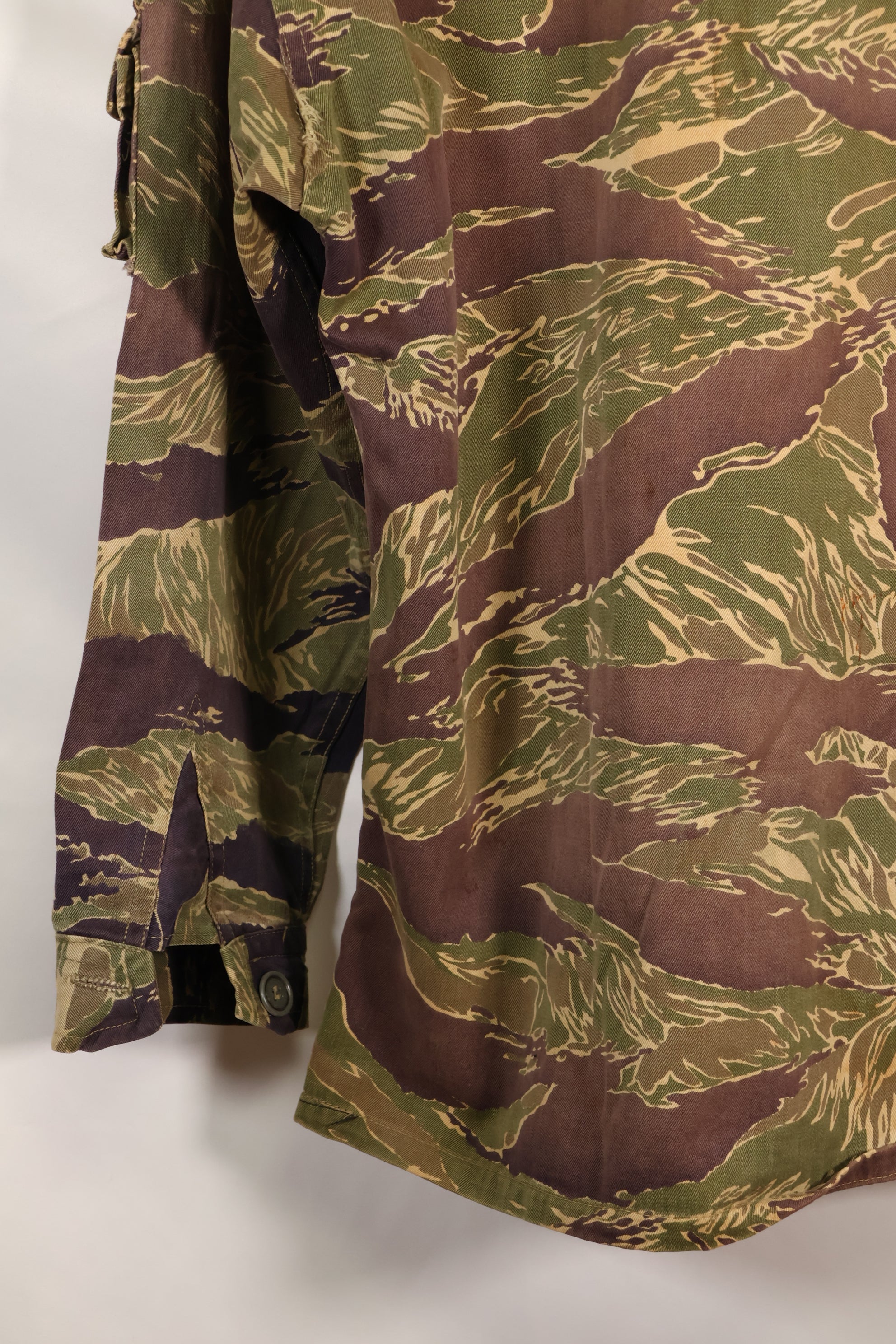 ช่วงกลางทศวรรษ 1960 สไตล์อเมริกันขนาดใหญ่ ลายเสือโอกินาวา เสื้อเชิ้ต ลายเสือ สีซีด สินค้ามือสอง