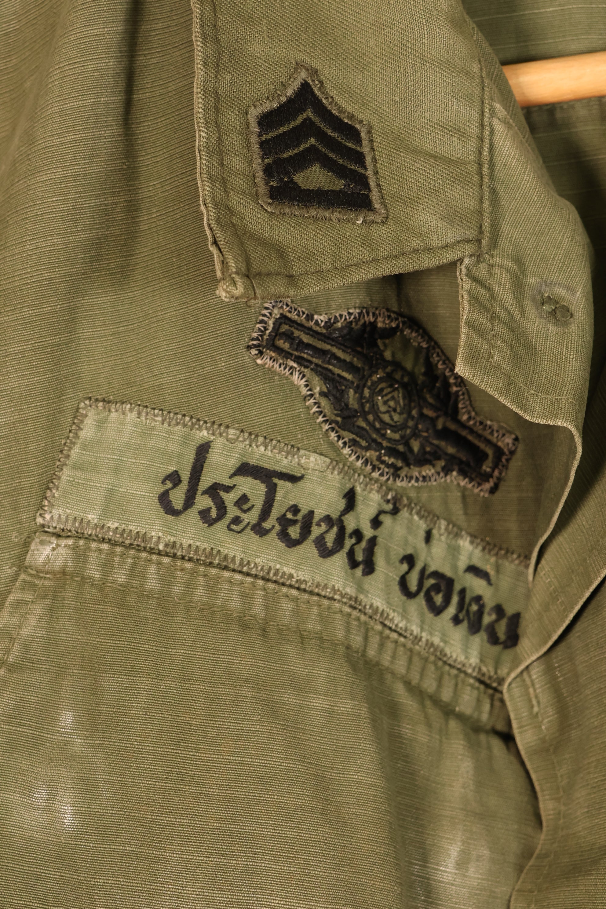 สัญญาปี 1970, คาดว่าเป็นรุ่น S-R, แจ็กเก็ตสนามรุ่นที่ 4 แบบป่า, มีตราของกองทัพไทย, มือสอง