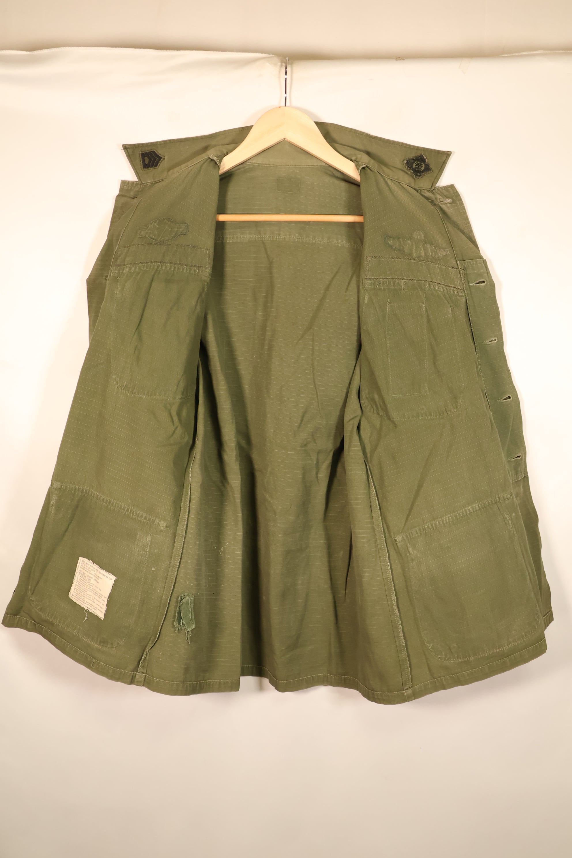 สัญญาปี 1970, คาดว่าเป็นรุ่น S-R, แจ็กเก็ตสนามรุ่นที่ 4 แบบป่า, มีตราของกองทัพไทย, มือสอง