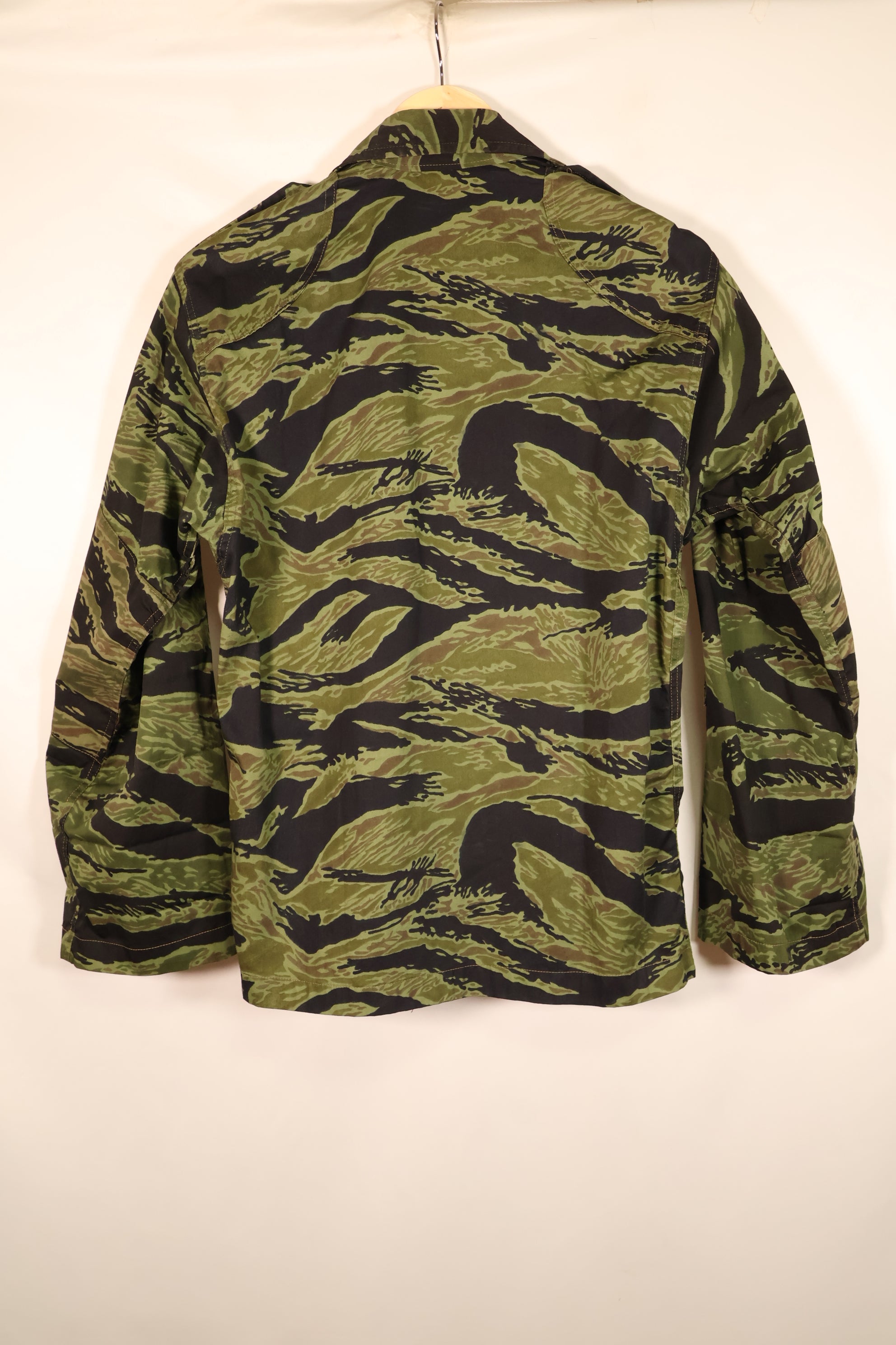 1968 Contract, South Vietnamese Marine Corps, 4th Model VNMC Tiger Stripe Shirt, Virtually Unused, Size A-3