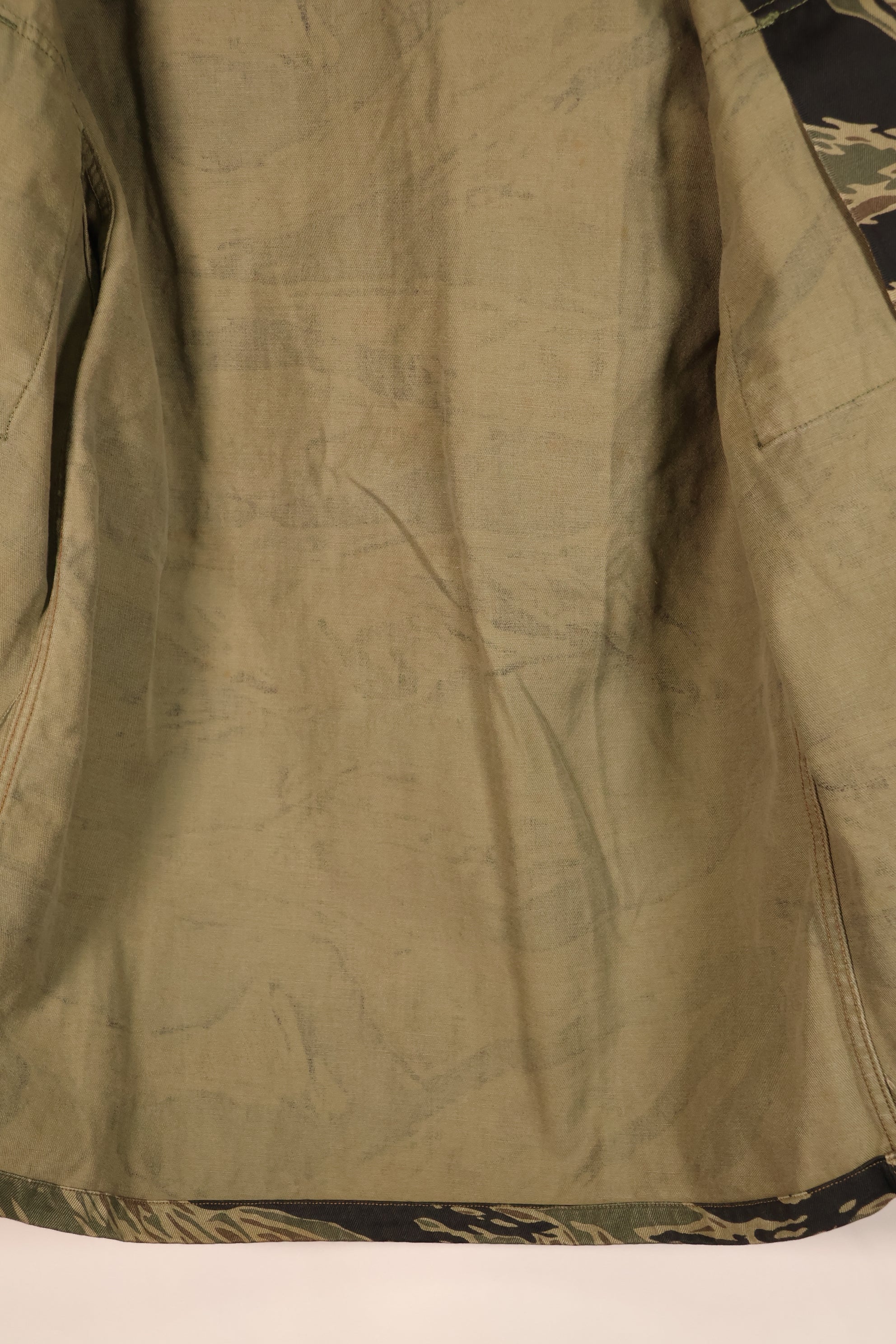 ประมาณปี 1965, ผลิตในญี่ปุ่น, A-M, Silver Tiger, แบบตัดเย็บแบบเอเชีย, เสื้อลายเสือ, สภาพดี, มือสอง
