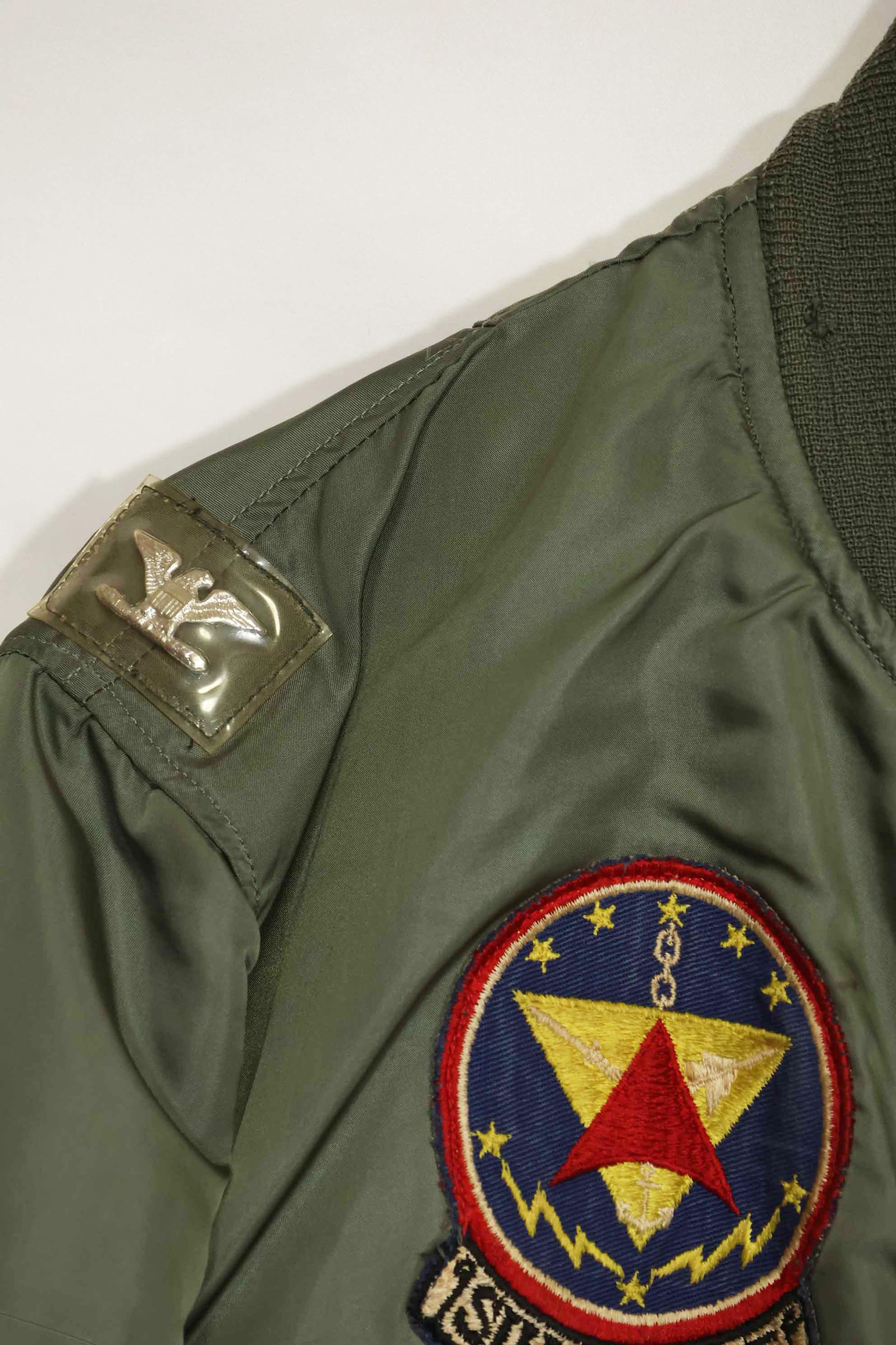 1969年契約　アメリカ空軍　L2-B　ライトゾーン　フライトジャケット　パッチ・階級章付　中古品