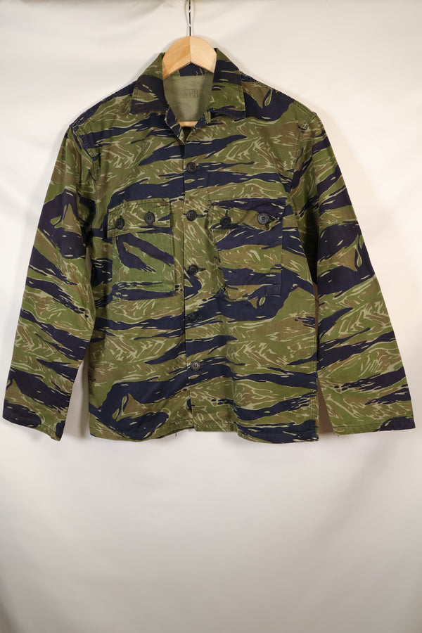 ช่วงต้นทศวรรษ 1970 A-M TO-78 เสื้อเชิ้ต Silver Tiger Variation ลายเสือมือเปล่า สภาพมือสอง