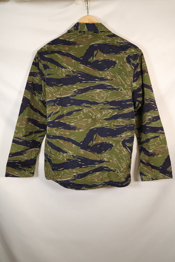 ช่วงต้นทศวรรษ 1970 A-M TO-78 เสื้อเชิ้ต Silver Tiger Variation ลายเสือมือเปล่า สภาพมือสอง