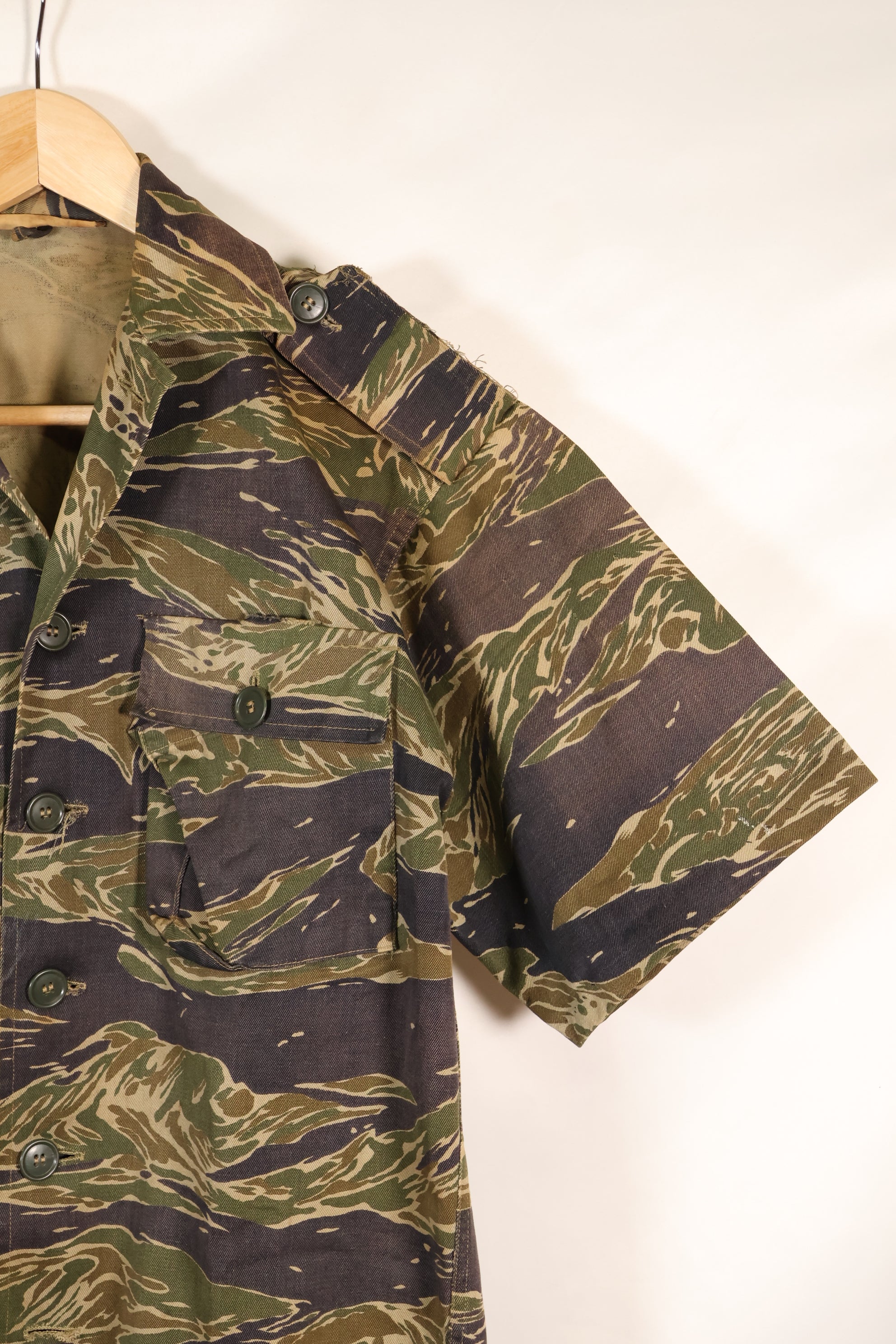 1960's semi A-M silver tiger shirt Asian cut epaulette modified used