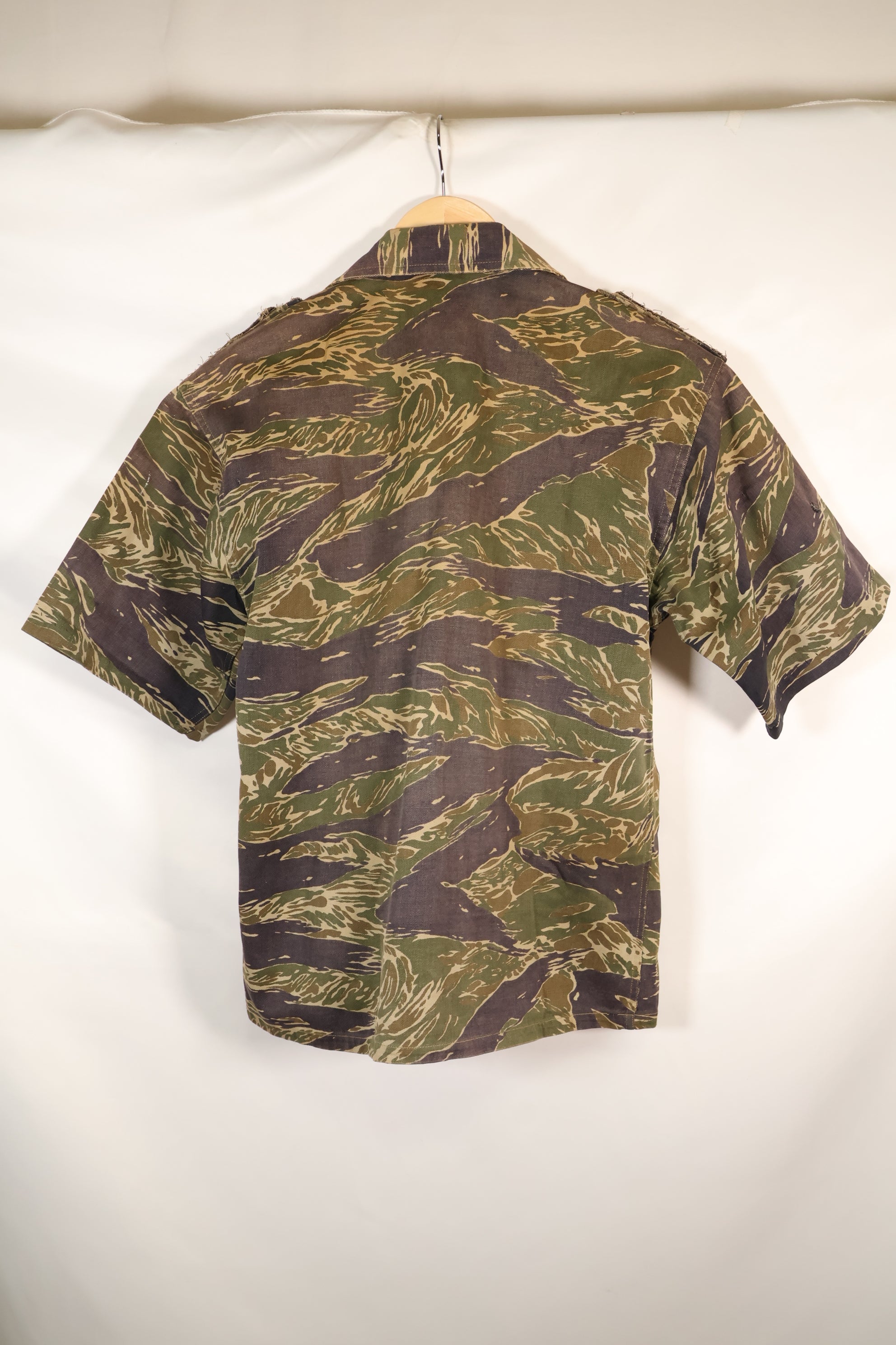 1960's semi A-M silver tiger shirt Asian cut epaulette modified used