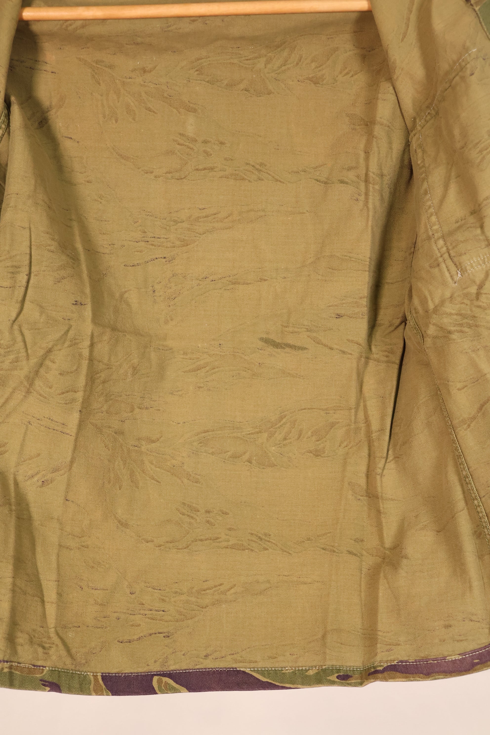 1960年代後半　A-M　ゴールドタイガー派生系　タイガーストライプ　Asian カット　シャツ　中古品