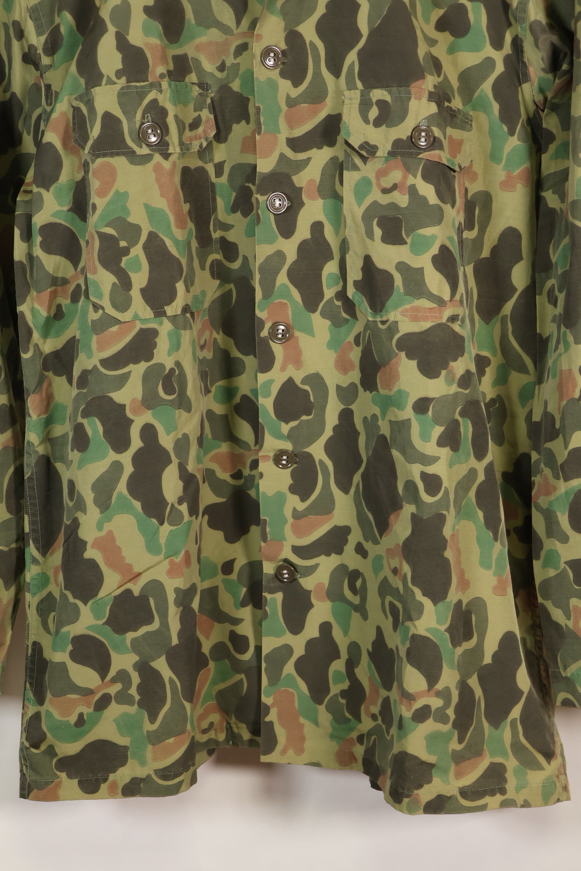 ประมาณทศวรรษ 1970 กองทัพเกาหลี เสื้อเชิ้ตลายพรางฟร็อกสกิน ผลิตในท้องถิ่น วัสดุไนลอน สินค้ามือสอง