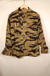 Late 1960s US-S Gold Tiger Pattern US-Cut Tiger Stripe Shirt, Used