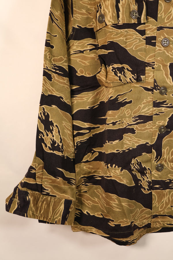 Late 1960s US-S Gold Tiger Pattern US-Cut Tiger Stripe Shirt, Used