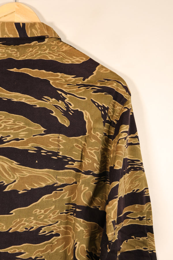 Late 1960s US-S Gold Tiger Pattern US-Cut Tiger Stripe Shirt, Used