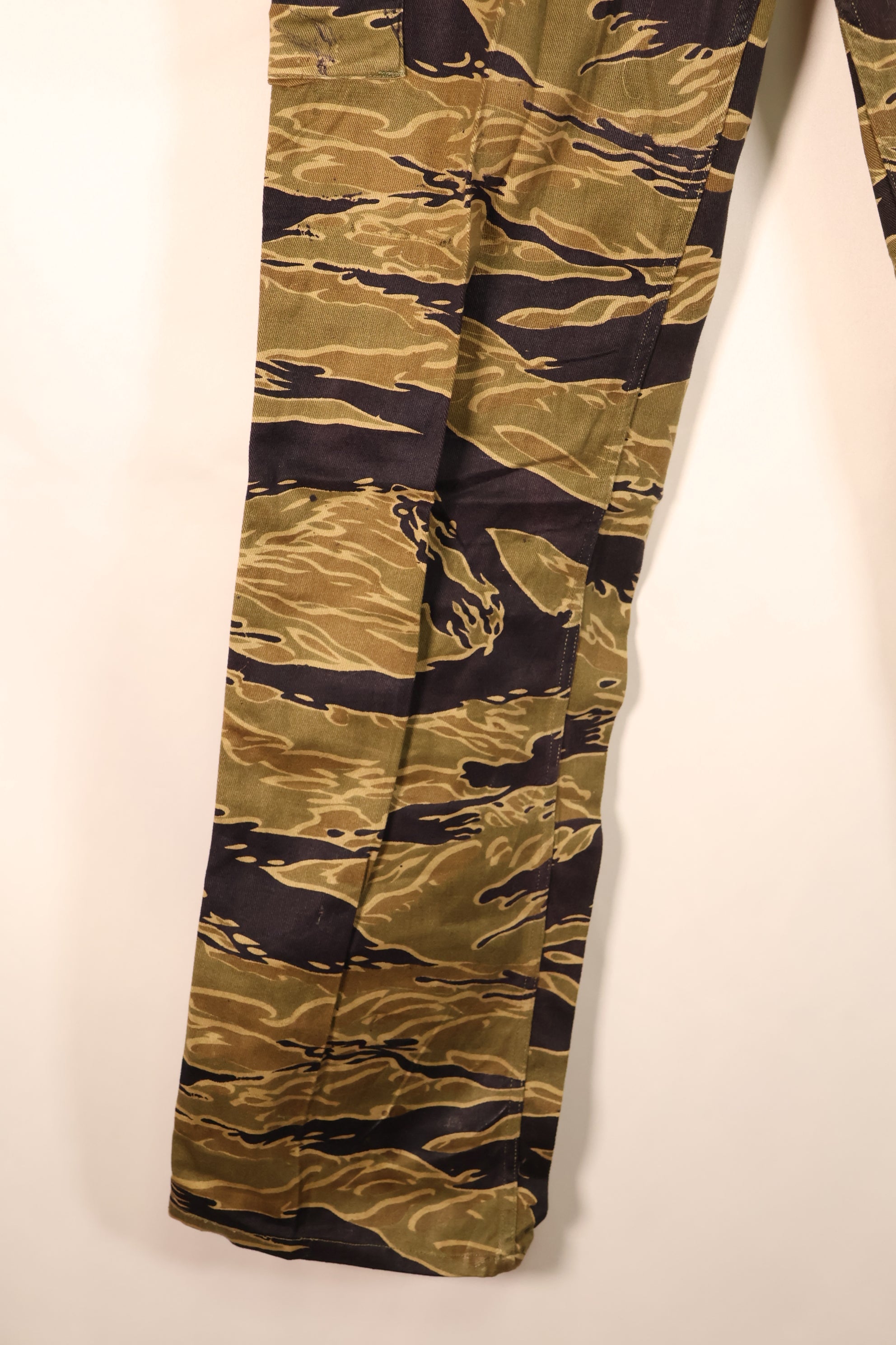 Late 1960s US-S Gold Tiger Pattern Tiger Stripe US-Cut Pants, Used
