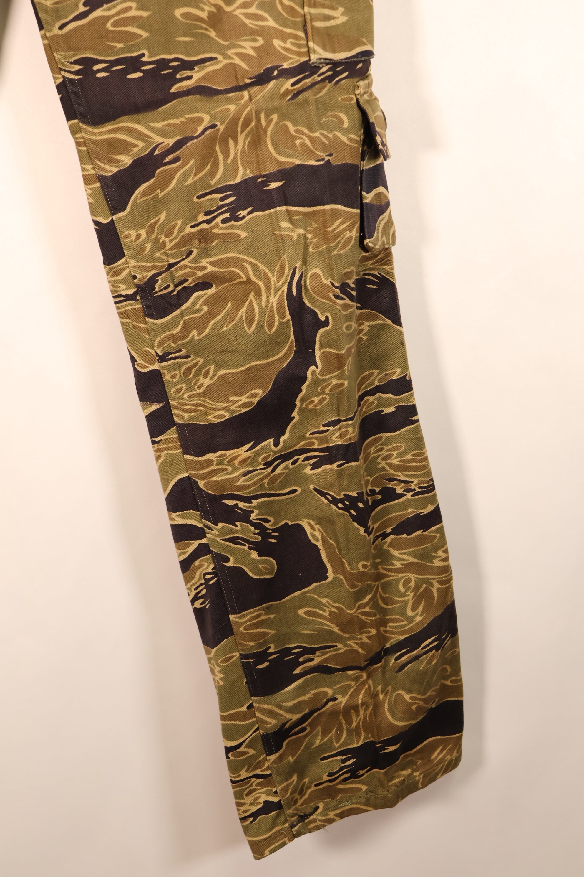 Late 1960s US-S Gold Tiger Pattern Tiger Stripe US-Cut Pants, Used