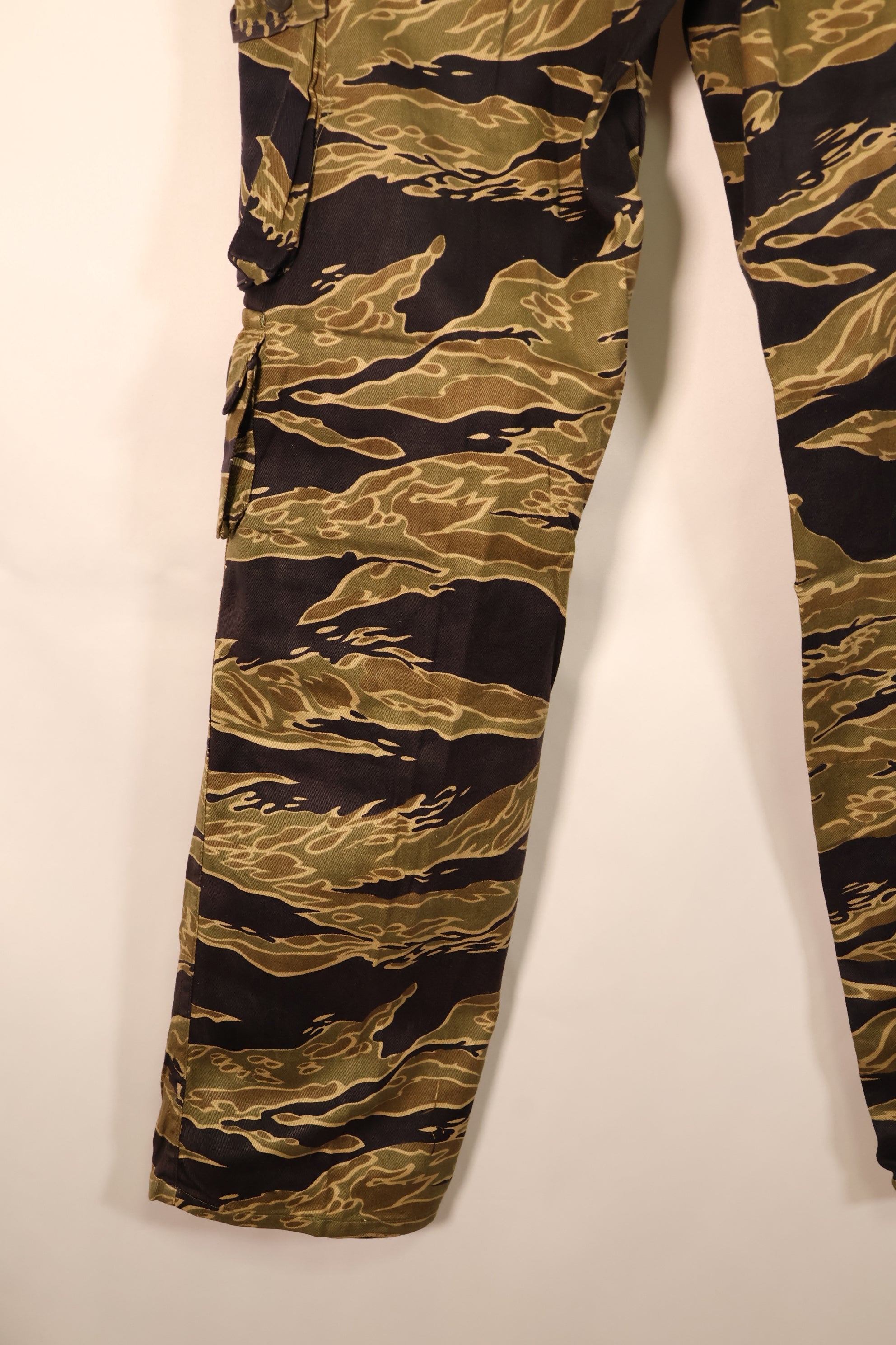 Late 1960s US-S Gold Tiger Pattern Tiger Stripe US-Cut Pants, Used