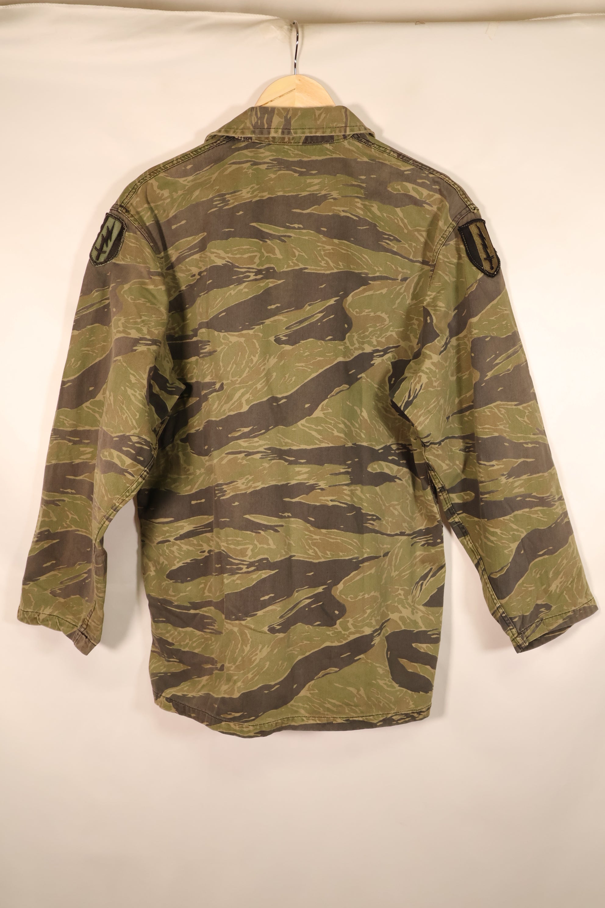 1970年〜71年頃　US-M　TO81　シルバータイガーパターン　タイガーストライプ　シャツ　パッチ付　中古品