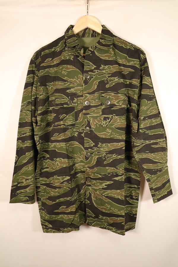 ปลายทศวรรษ 1960, ขนาด M, แบบ Lightweight ช่วงปลายสงคราม, สีเข้ม, เสื้อลายเสือ, มือสอง