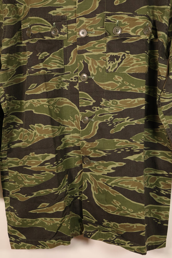 ปลายทศวรรษ 1960, ขนาด M, แบบ Lightweight ช่วงปลายสงคราม, สีเข้ม, เสื้อลายเสือ, มือสอง