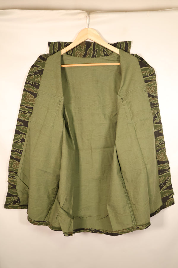 ปลายทศวรรษ 1960, ขนาด M, แบบ Lightweight ช่วงปลายสงคราม, สีเข้ม, เสื้อลายเสือ, มือสอง