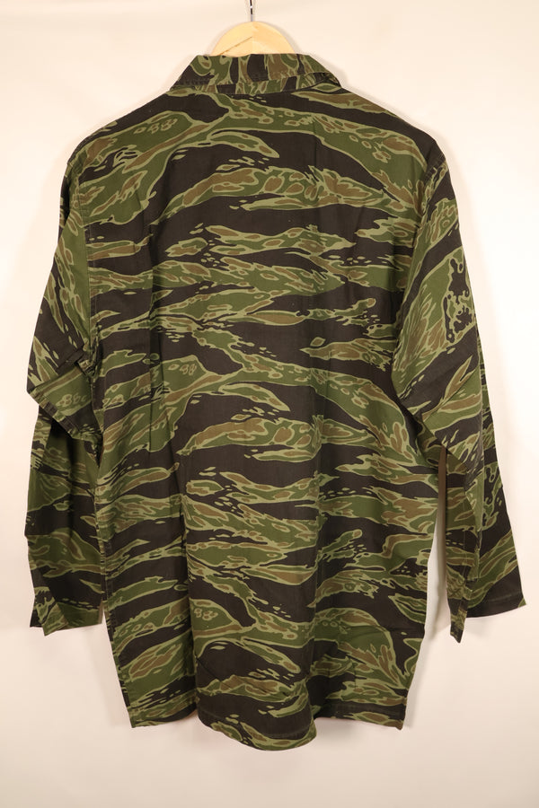 ปลายทศวรรษ 1960, ขนาด M, แบบ Lightweight ช่วงปลายสงคราม, สีเข้ม, เสื้อลายเสือ, มือสอง
