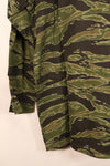 ปลายทศวรรษ 1960, ขนาด M, แบบ Lightweight ช่วงปลายสงคราม, สีเข้ม, เสื้อลายเสือ, มือสอง