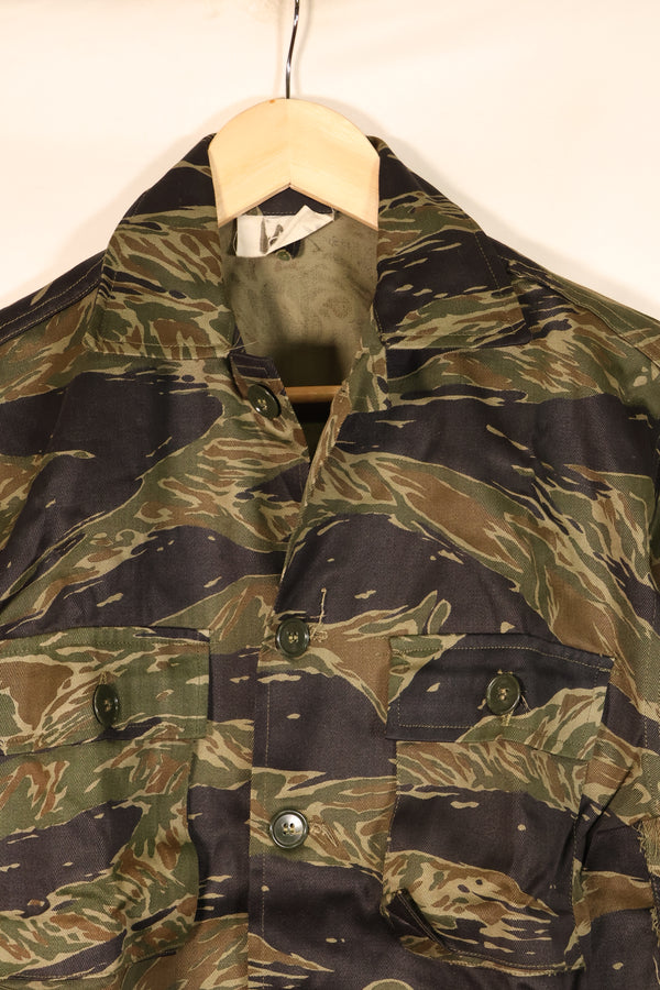 กลางทศวรรษ 1960, A-M, ลายเสือเงิน, แบบตัดเย็บสไตล์เอเชีย, เสื้อลายเสือ, แทบไม่ได้ใส่เลย