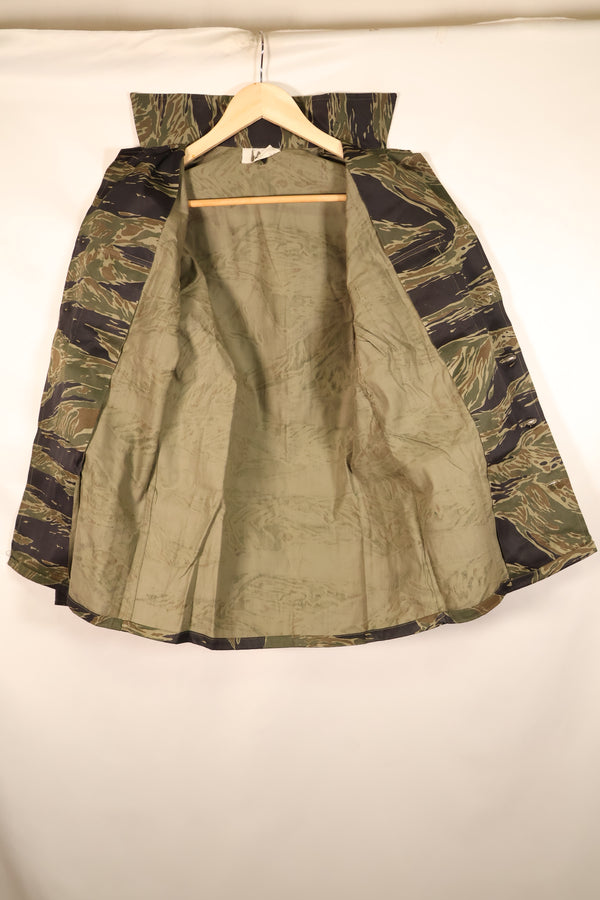 กลางทศวรรษ 1960, A-M, ลายเสือเงิน, แบบตัดเย็บสไตล์เอเชีย, เสื้อลายเสือ, แทบไม่ได้ใส่เลย
