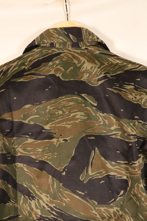 กลางทศวรรษ 1960, A-M, ลายเสือเงิน, แบบตัดเย็บสไตล์เอเชีย, เสื้อลายเสือ, แทบไม่ได้ใส่เลย