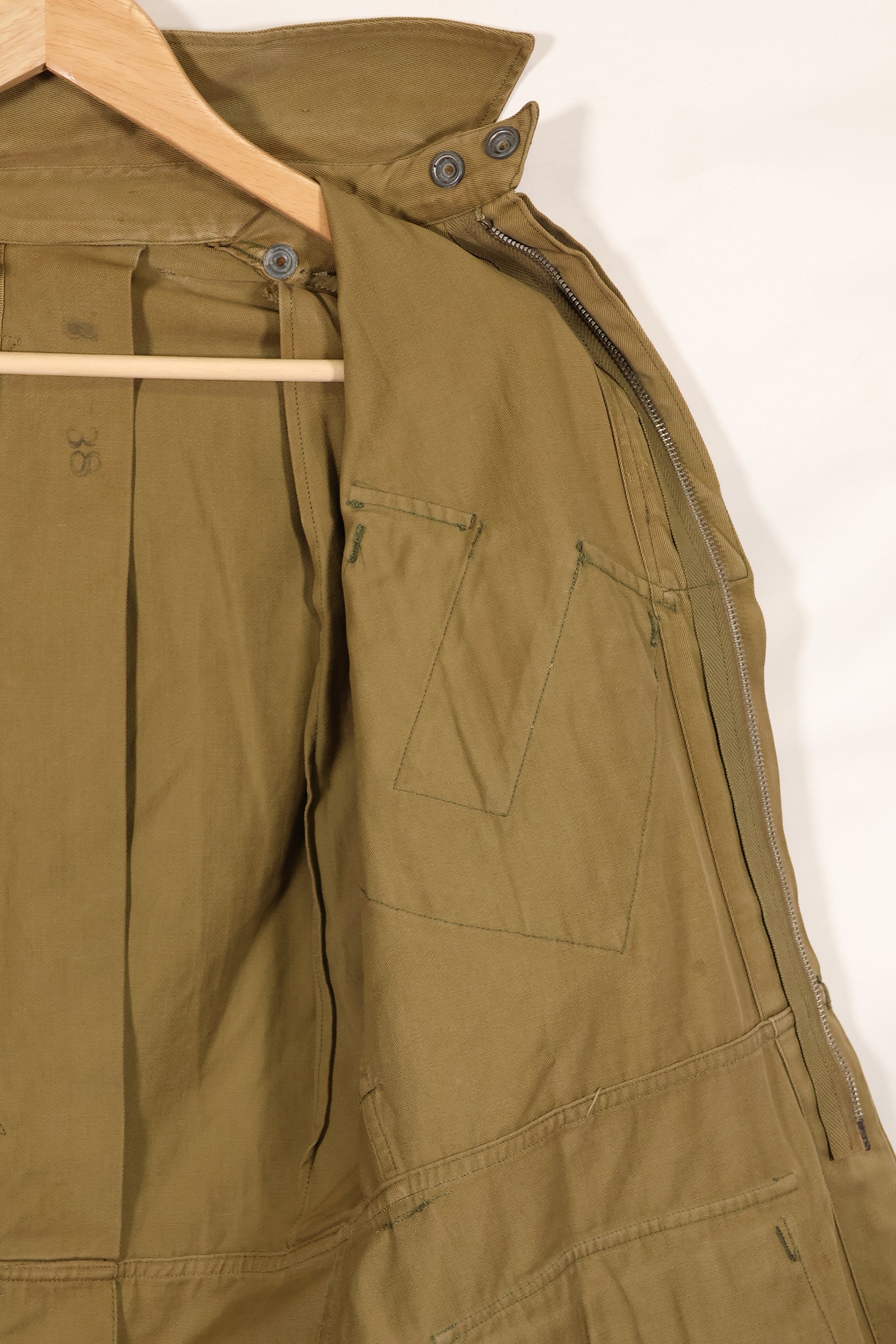 実物　1940年代　サイズ 38 M1942 エアボーン　ジャンプジャケット　汚れ少ない　ベルト欠損　中古品