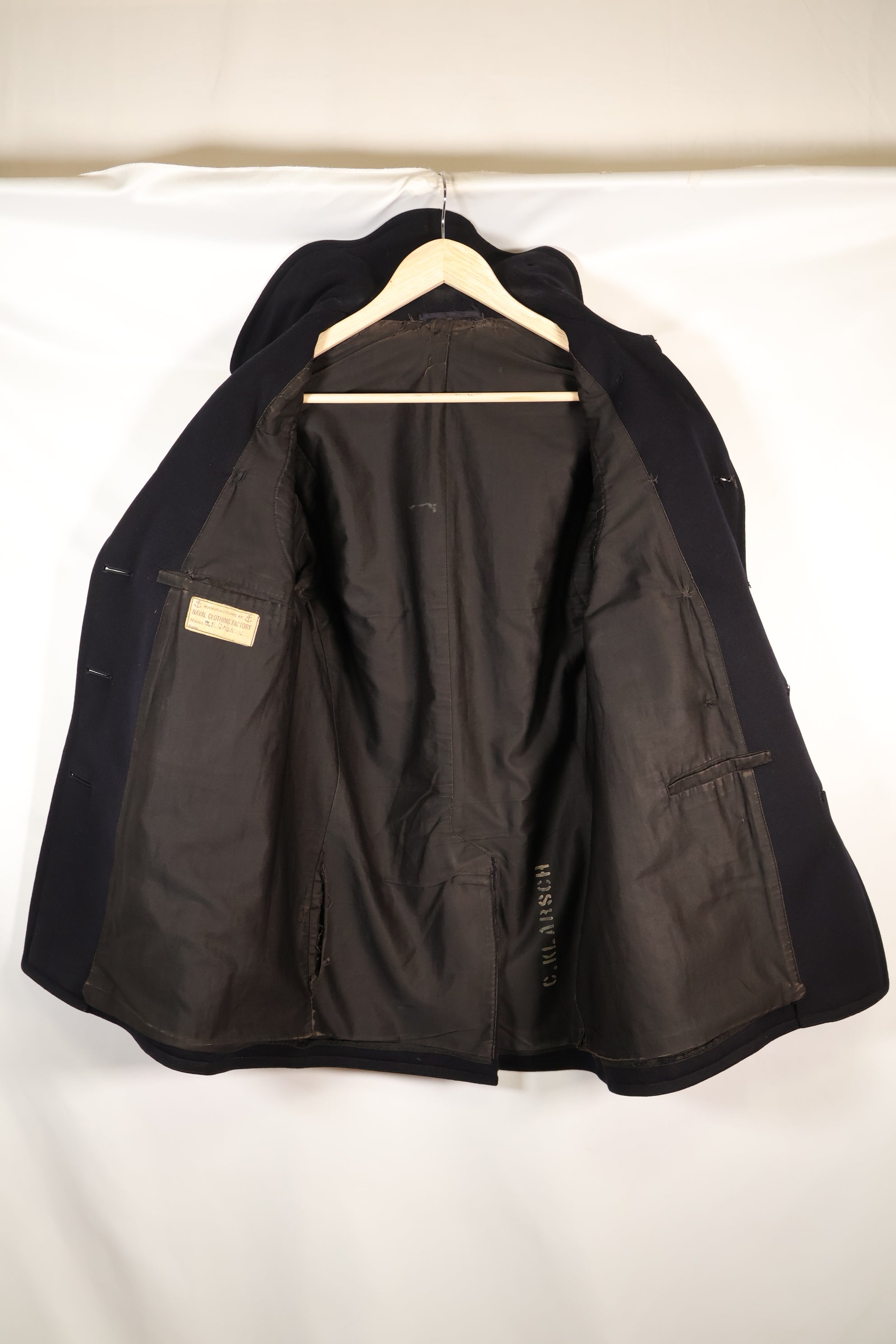 ประมาณปี 1940 ขนาดประมาณ 38 กระดุม 10 เม็ด เสื้อโค้ทของกองทัพเรือสหรัฐฯ สภาพดี B