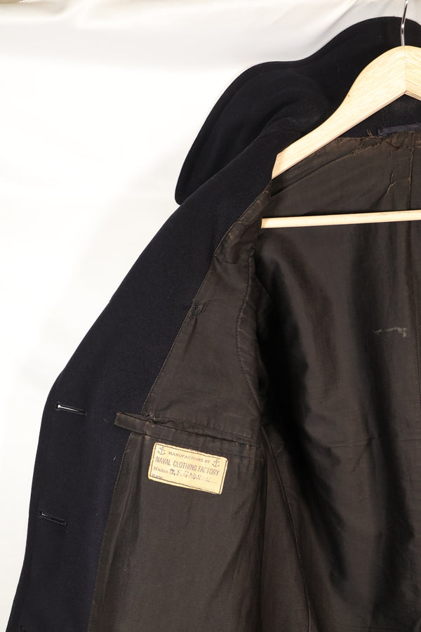 ประมาณปี 1940 ขนาดประมาณ 38 กระดุม 10 เม็ด เสื้อโค้ทของกองทัพเรือสหรัฐฯ สภาพดี B