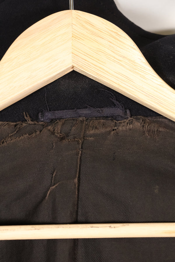 ประมาณปี 1940 ขนาดประมาณ 38 กระดุม 10 เม็ด เสื้อโค้ทของกองทัพเรือสหรัฐฯ สภาพดี B