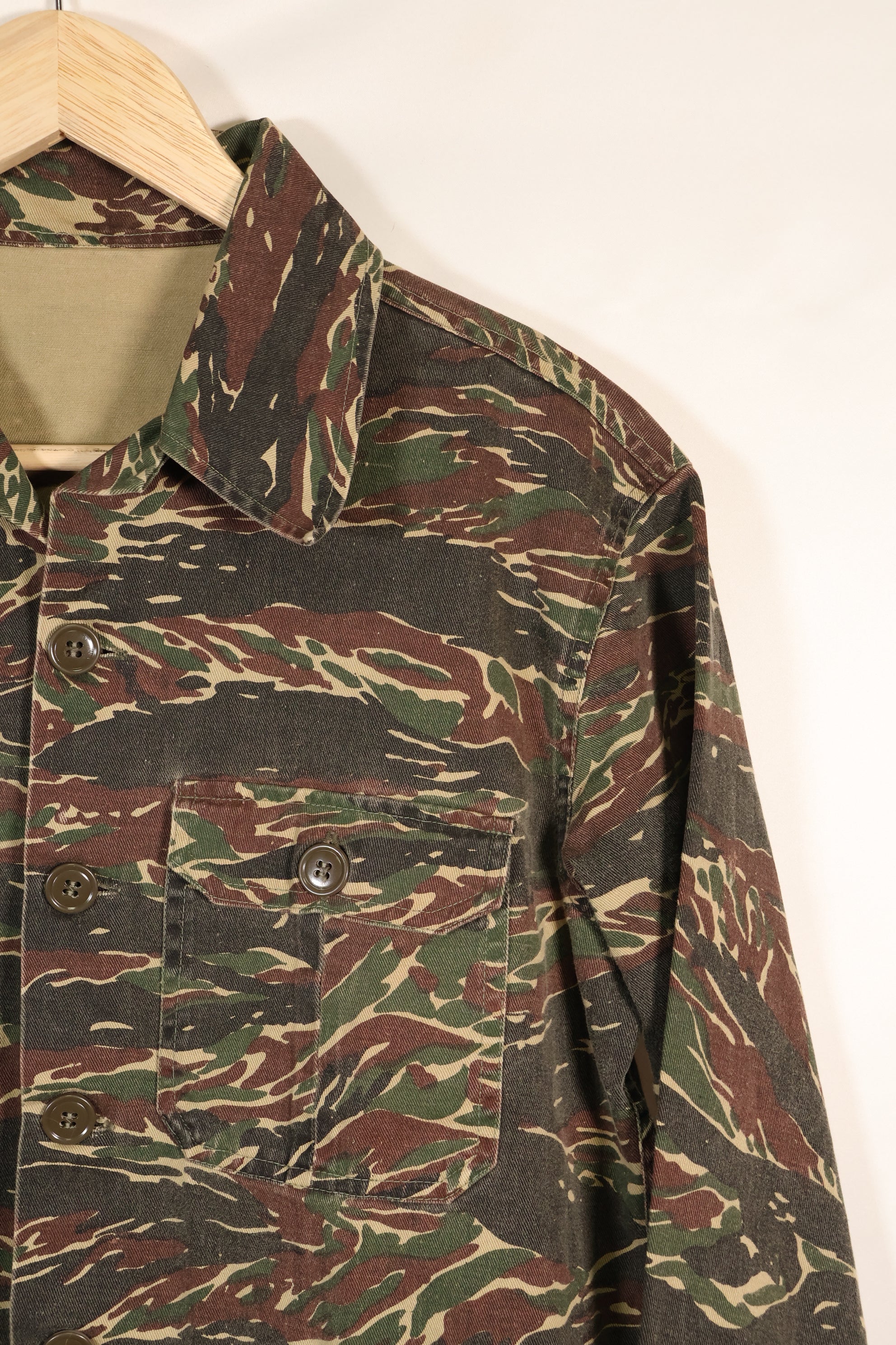 เสื้อเชิ้ตไทเกอร์ลายเสือสีเงินยุค 1970s สี่กระเป๋า มือสอง