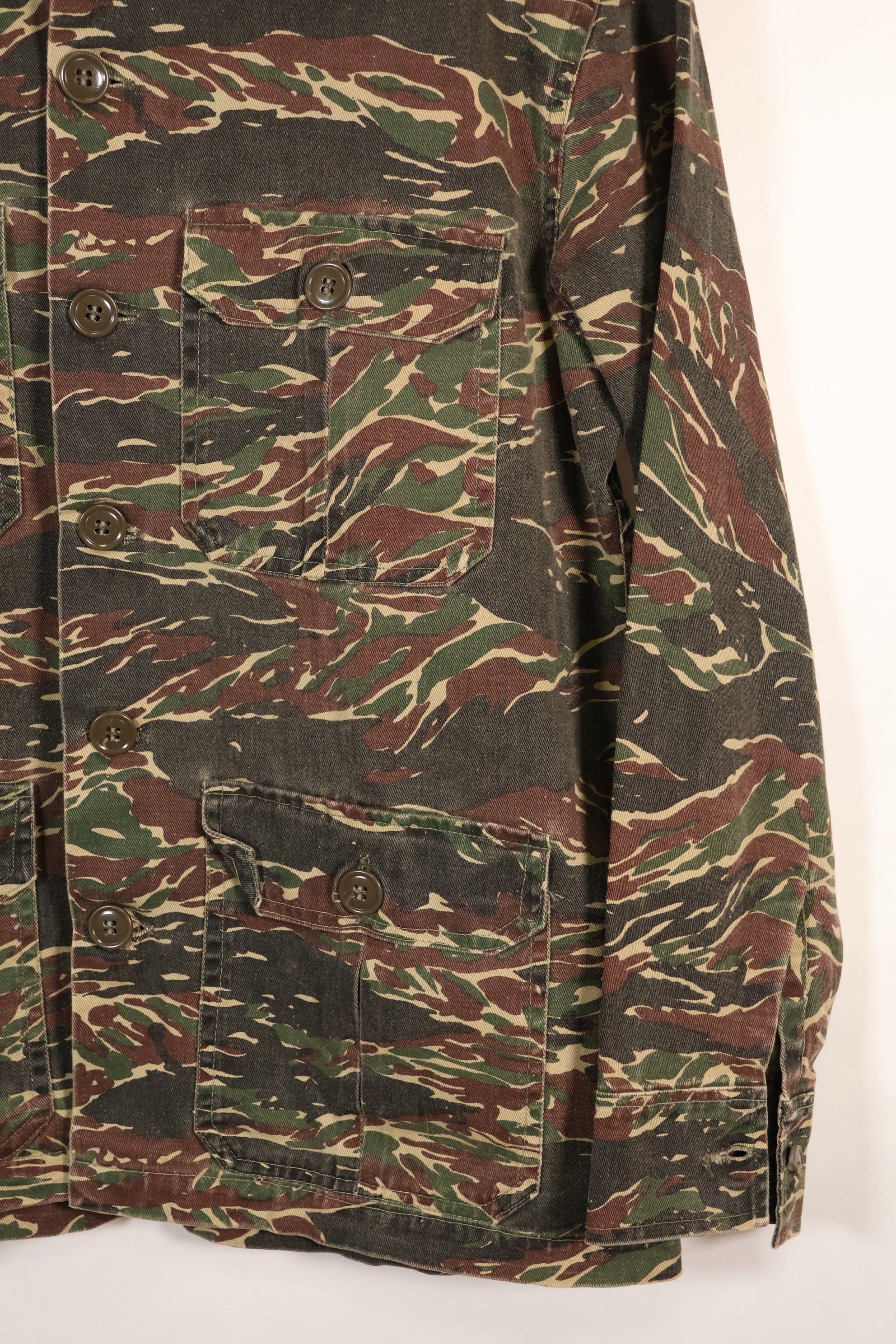 เสื้อเชิ้ตไทเกอร์ลายเสือสีเงินยุค 1970s สี่กระเป๋า มือสอง