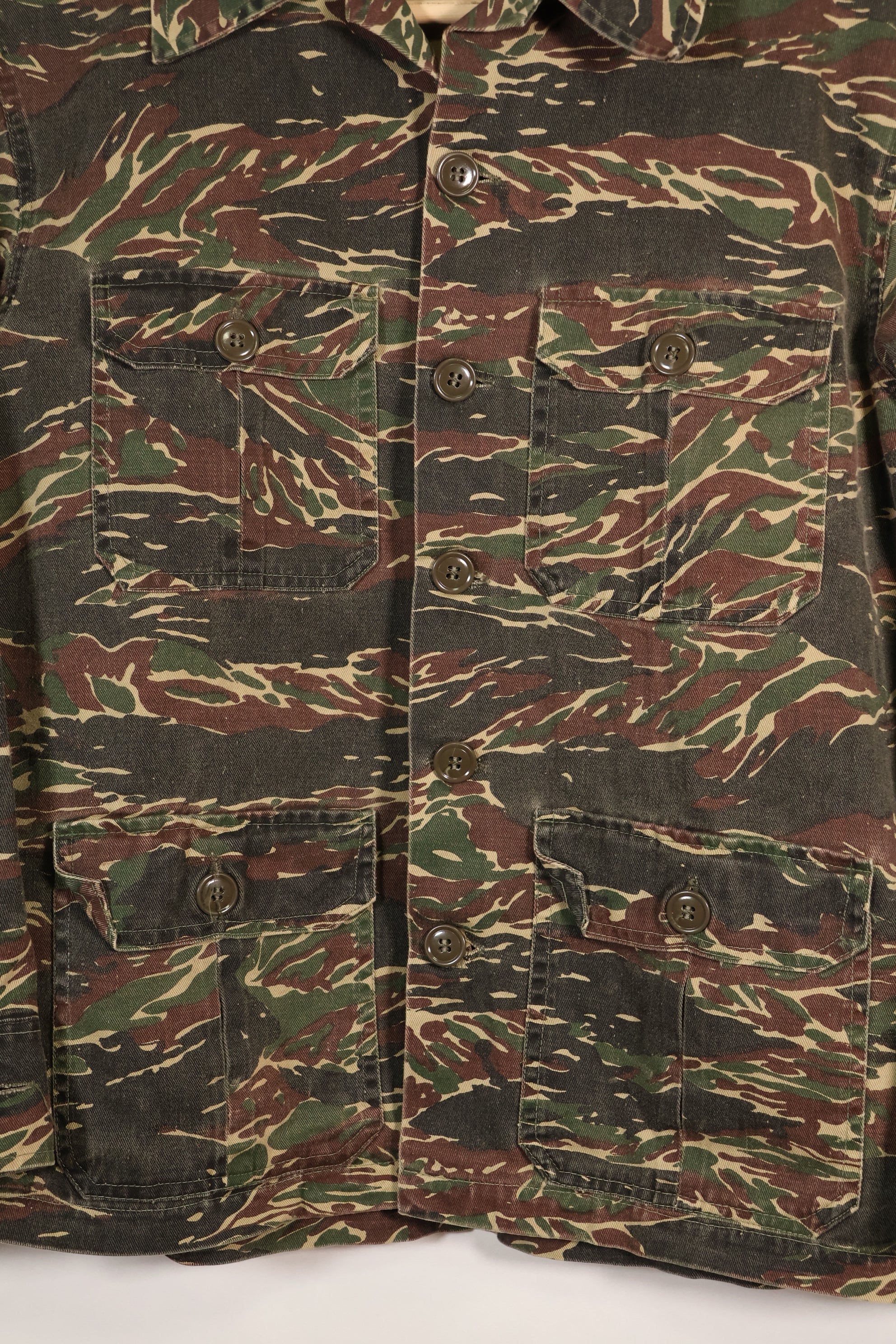 เสื้อเชิ้ตไทเกอร์ลายเสือสีเงินยุค 1970s สี่กระเป๋า มือสอง