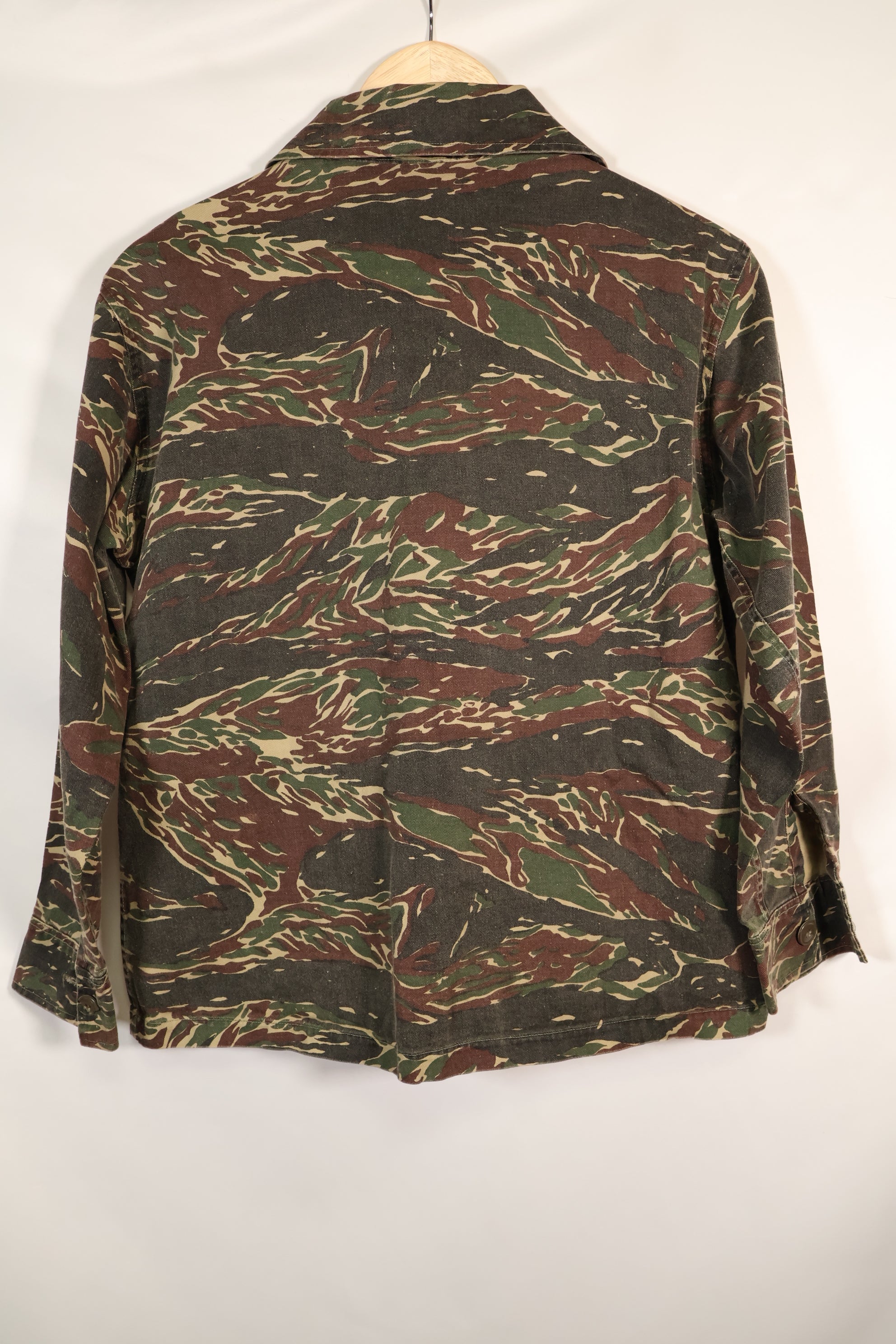 เสื้อเชิ้ตไทเกอร์ลายเสือสีเงินยุค 1970s สี่กระเป๋า มือสอง