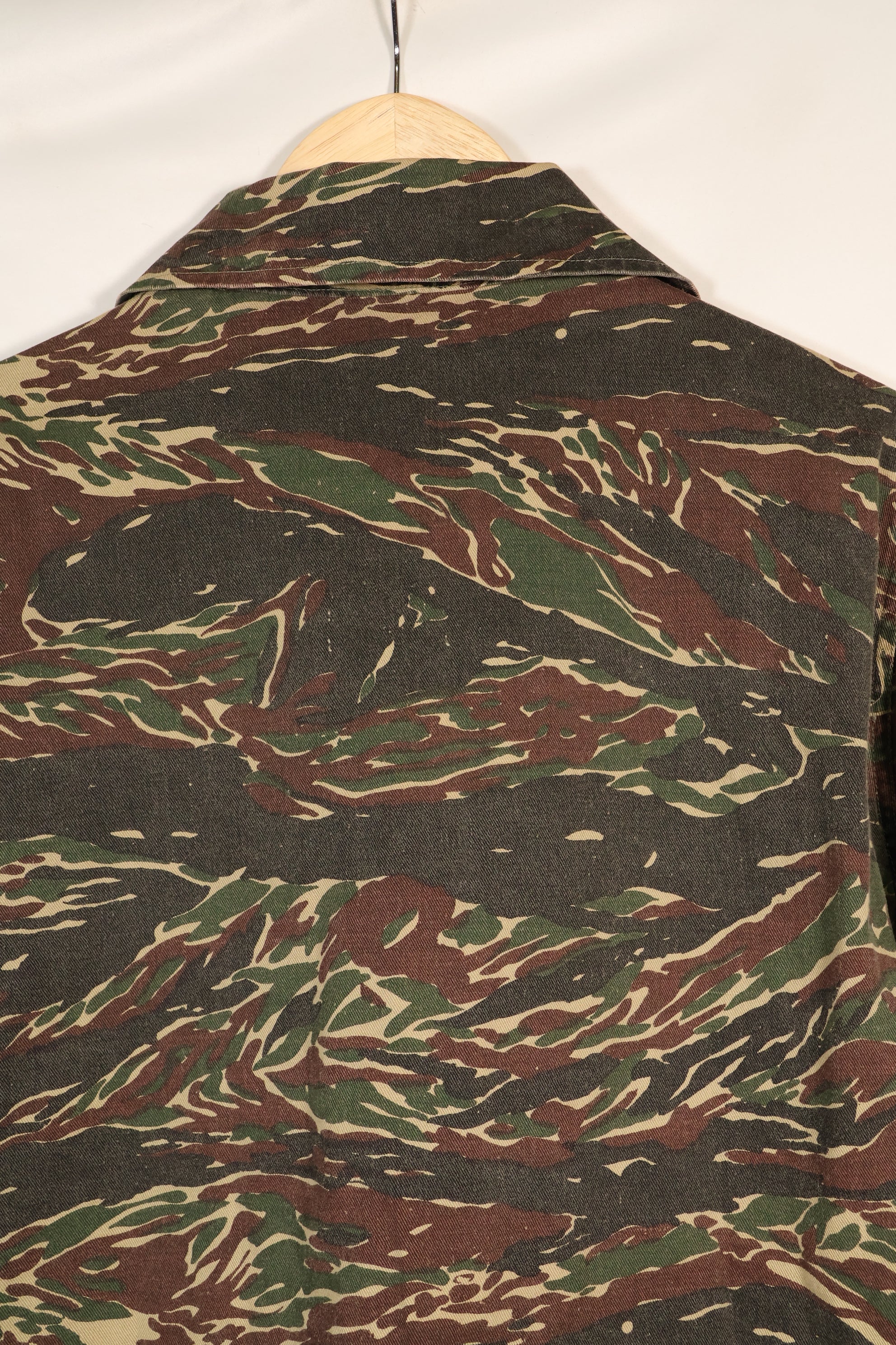 เสื้อเชิ้ตไทเกอร์ลายเสือสีเงินยุค 1970s สี่กระเป๋า มือสอง