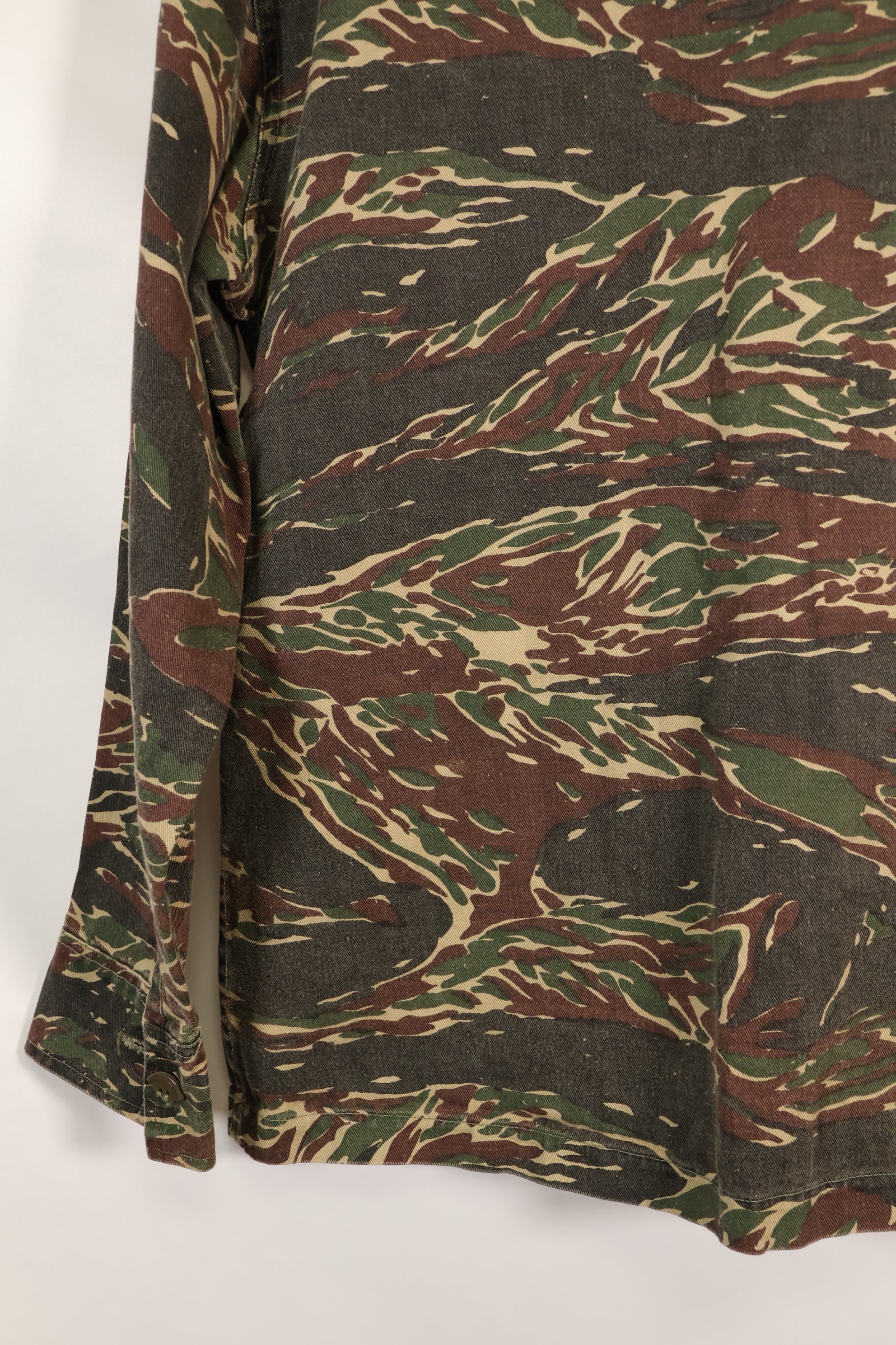 เสื้อเชิ้ตไทเกอร์ลายเสือสีเงินยุค 1970s สี่กระเป๋า มือสอง