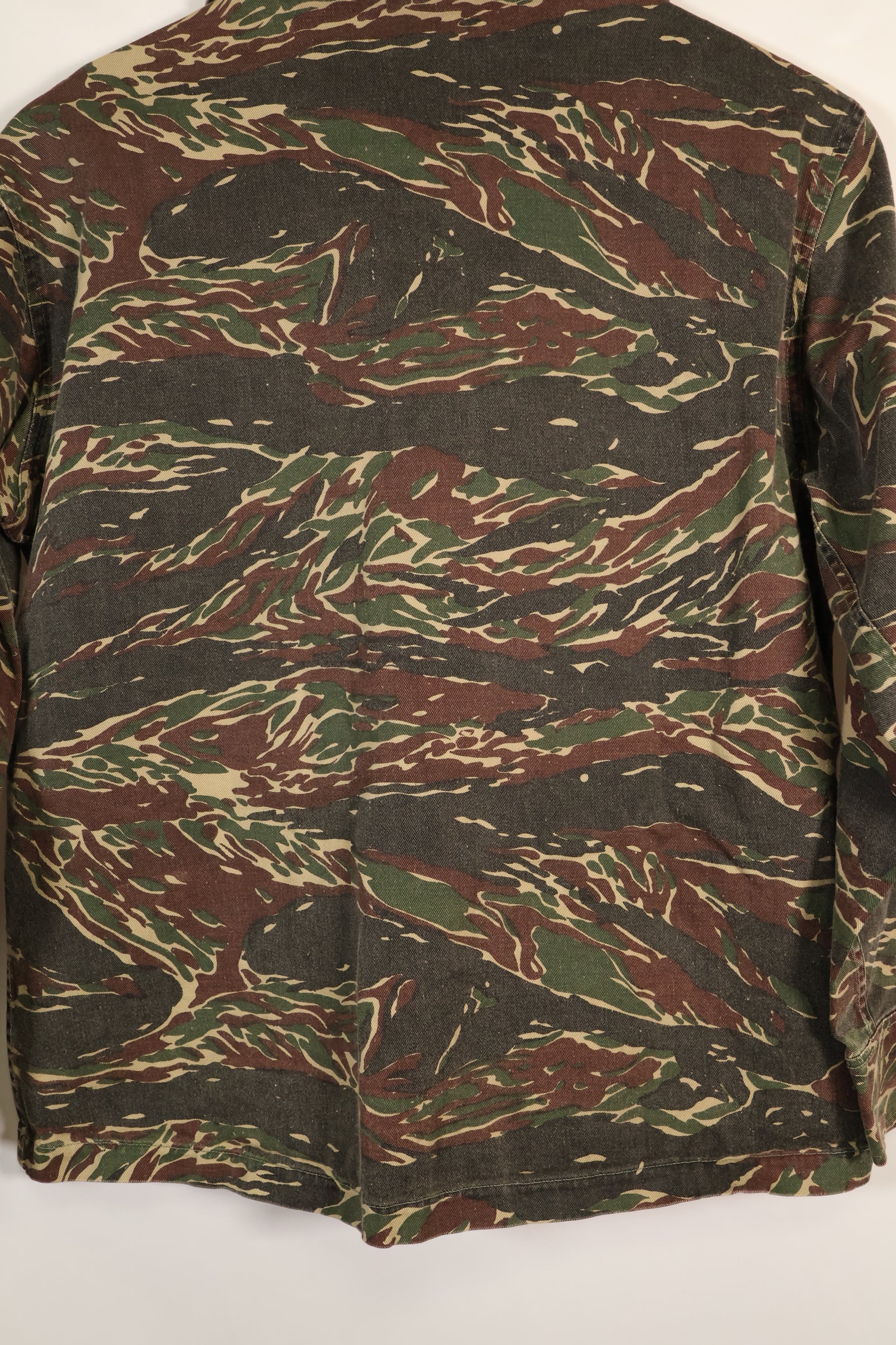 เสื้อเชิ้ตไทเกอร์ลายเสือสีเงินยุค 1970s สี่กระเป๋า มือสอง