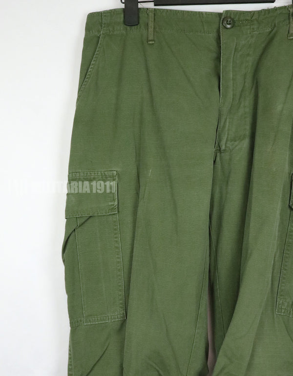 Original late model ripstop fabric jungle fatigues pants, M-L, good condition, contract 1969.