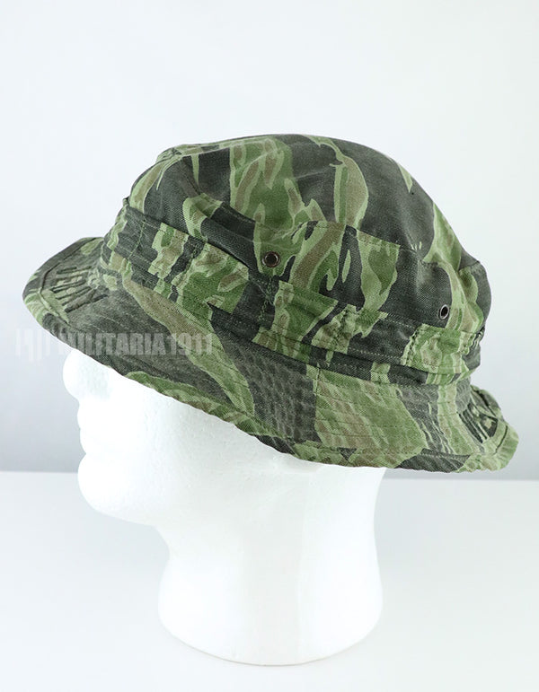 Original silver tiger stripe boonie hat, embroidered, good condition, large size.