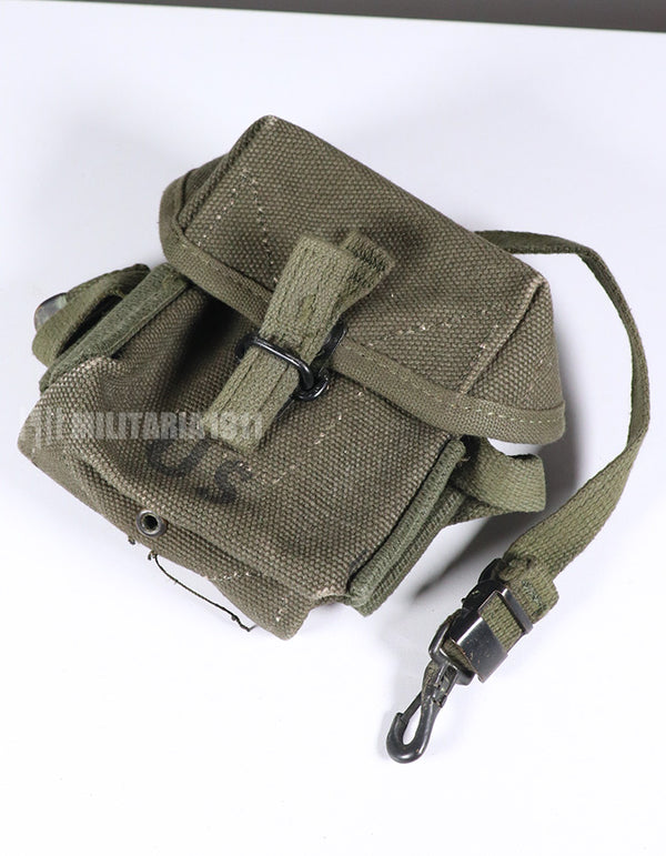 Real U.S. Army M16 A1 20-round magazine ammo pouch, almost unused copy