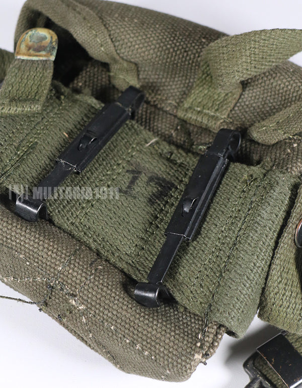 Real U.S. Army M16 A1 20-round magazine ammo pouch, almost unused copy